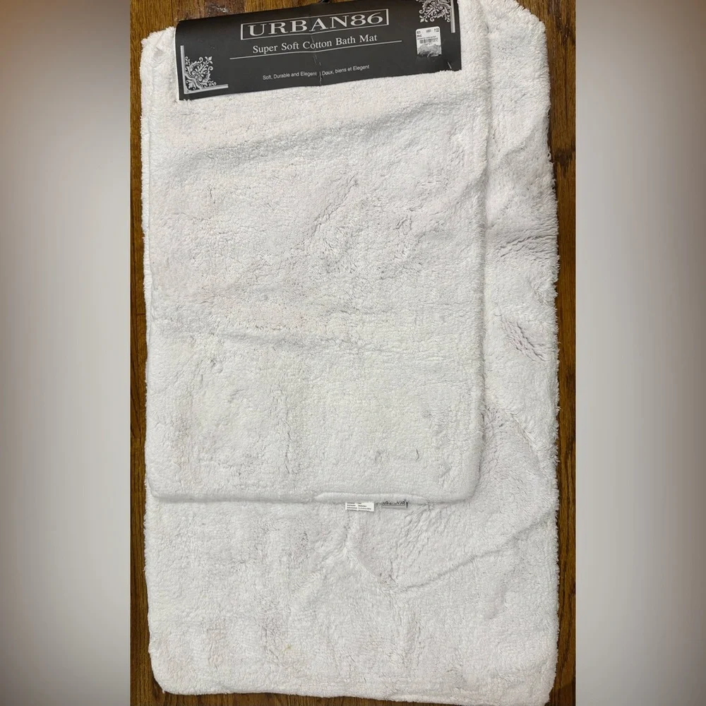 NWT White Bath and Vanity Mats